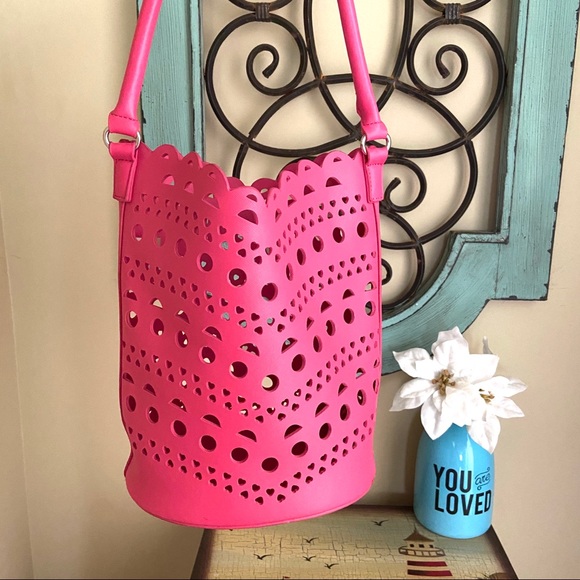SOLD 🔴 Neiman Marcus | Pink Bucket Bag - Picture 3 of 10